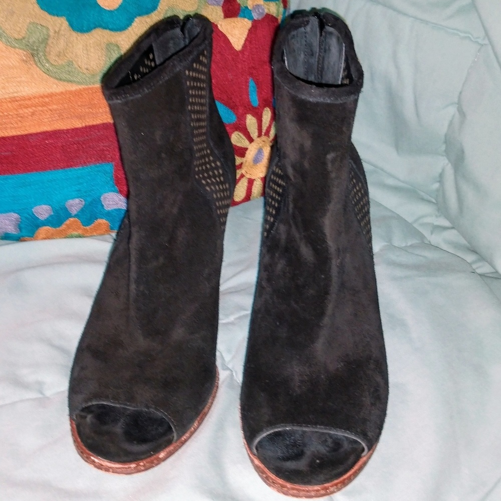 $⬇️ 🖤 Gianni Bini Suede Peep Toe Boots Size 7🖤 - Picture 5 of 7